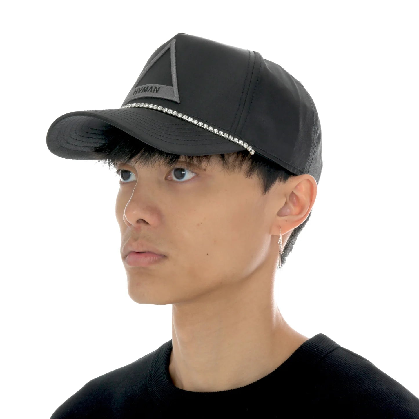 SATIN LOGO CAP IN BLACK